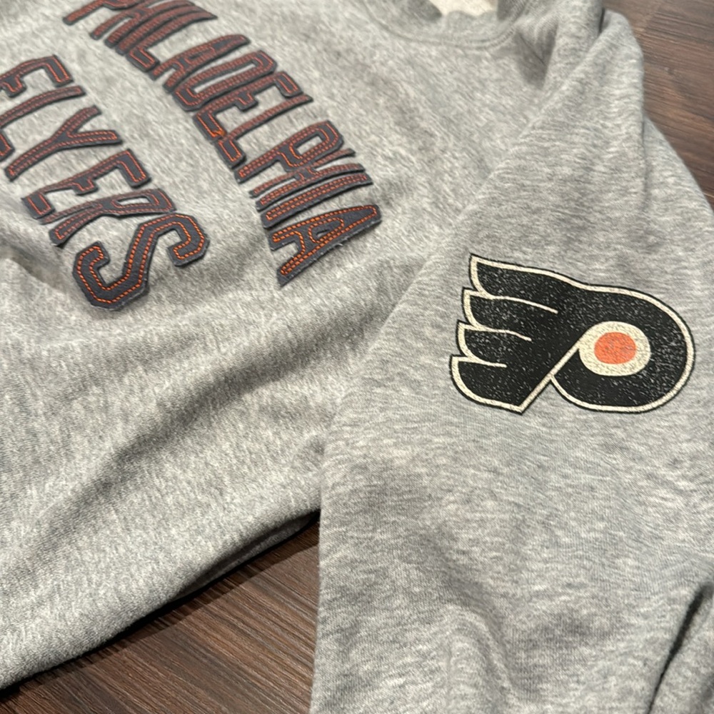 Philadelphia Flyer Sweatshirt - Picture 3 of 5